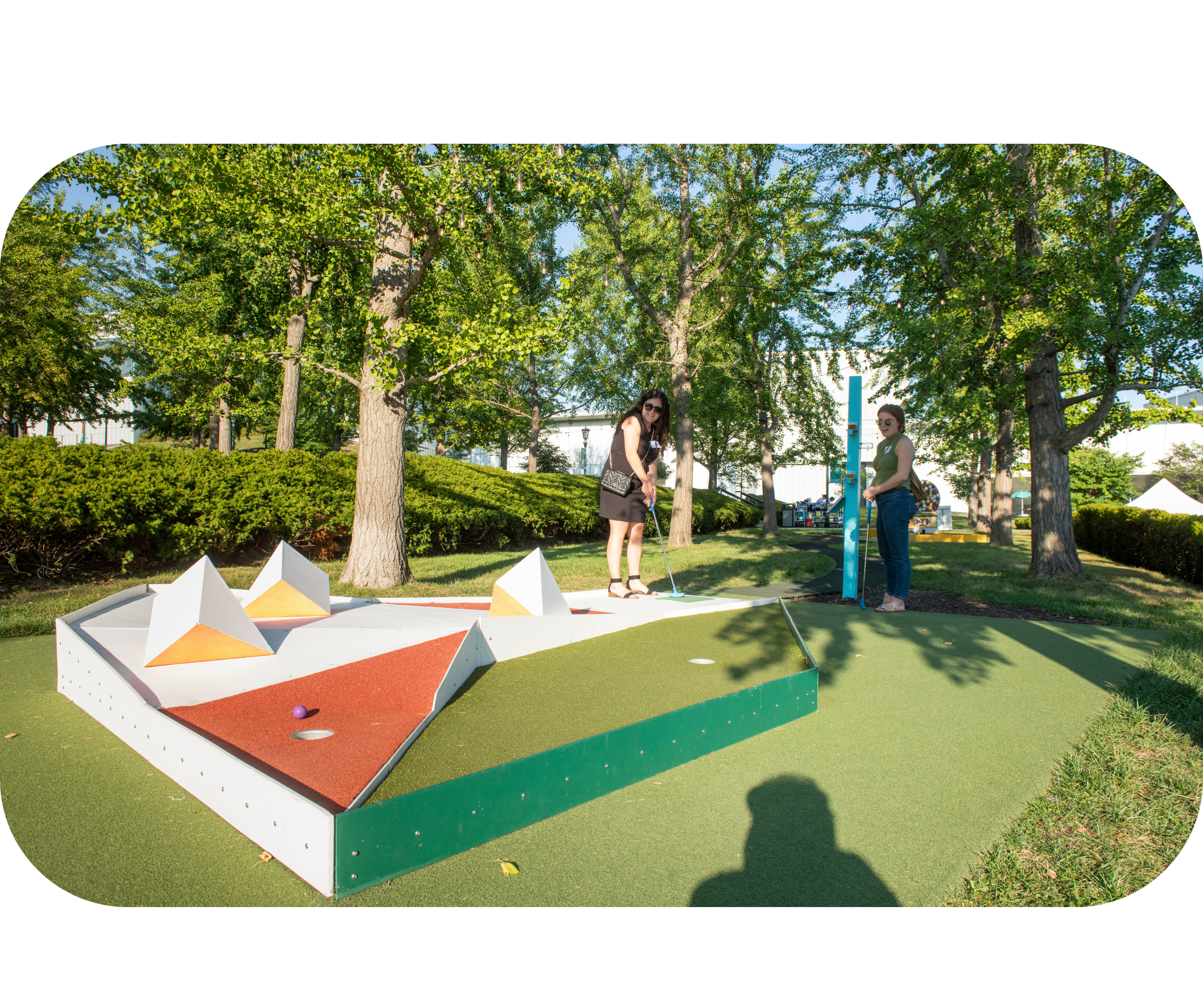 A mini-golf hole on the Nelson-Atkins Art Course inspired by Luis Tomasello's Chromoplastic Mural.